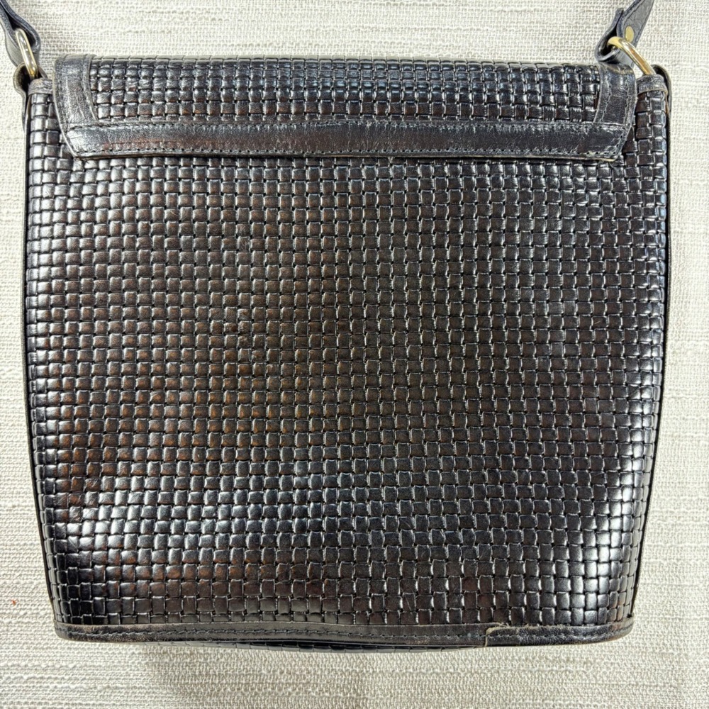 Vintage Buggatti Woven Leather Shoulder Bag Made in Italy Gold Tone Accents Fair - Picture 2 of 10